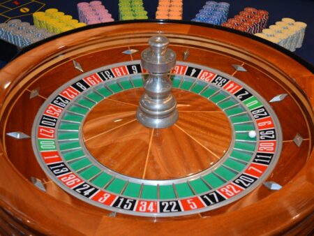 The Complete Beginner’s Guide to Online Roulette: Rules, Bets, and Strategies