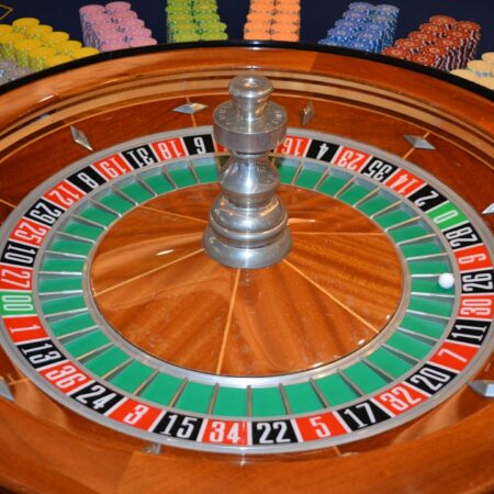 The Complete Beginner’s Guide to Online Roulette: Rules, Bets, and Strategies
