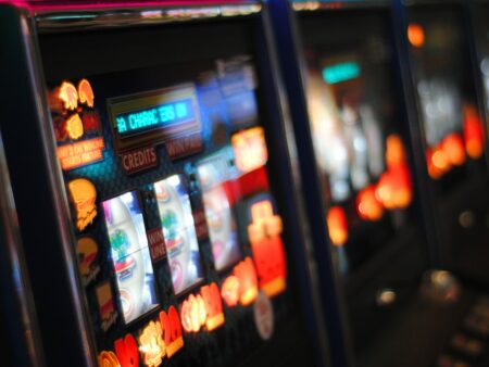 Online Slots vs. Land-Based Casinos: The Complete Budget and Play Style Analysis for African Players