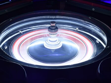 The Psychology of Roulette: Understanding the Mental Hooks That Keep Players Spinning