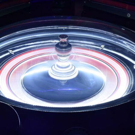 The Psychology of Roulette: Understanding the Mental Hooks That Keep Players Spinning