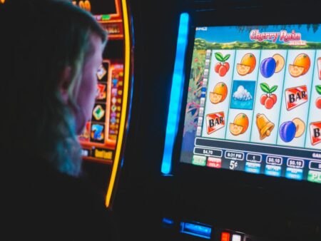 Crash Games Mobile Apps vs. Web Platforms: The Complete Performance and Security Analysis
