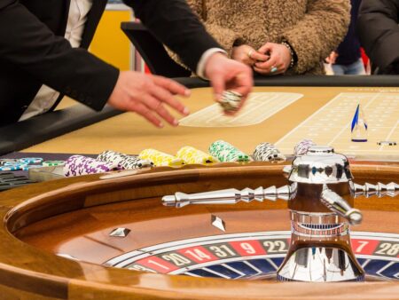 Live Dealer Roulette vs. RNG Roulette: The Technology Truth Casinos Don’t Want You to Know