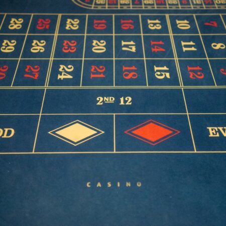 Mines Game Strategy Guide: Real Odds, Bankroll Rules & Cognitive Traps
