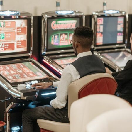 How Online Casino Games Really Work: RNG vs Live Dealer Explained