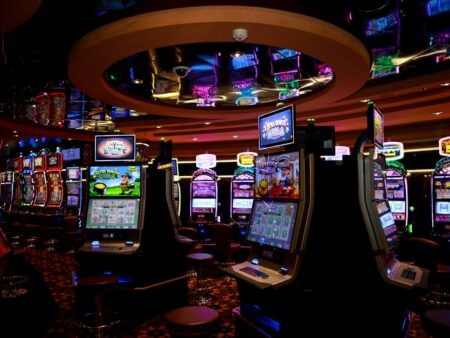 High Volatility vs Low Volatility Slots Explained: Which Fits Your Bankroll?